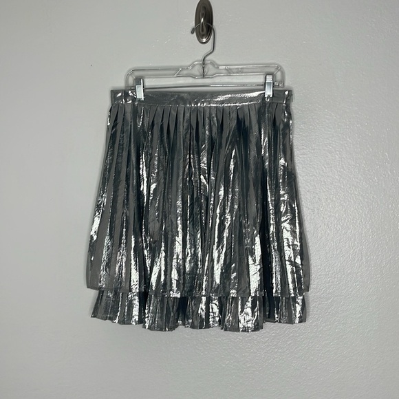 ModCloth Silver Metallic Pleated Tiered Skirt Size Large - Picture 2 of 7